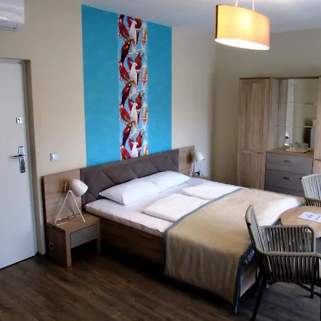 Napsugar Club Es Panzio فندق مبيت وإفطار Fonyód