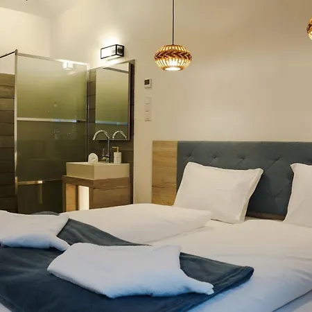 Napsugar Club Es Panzio Bed & Breakfast