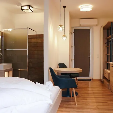 Bed & Breakfast Napsugar Club Es Panzio 2*