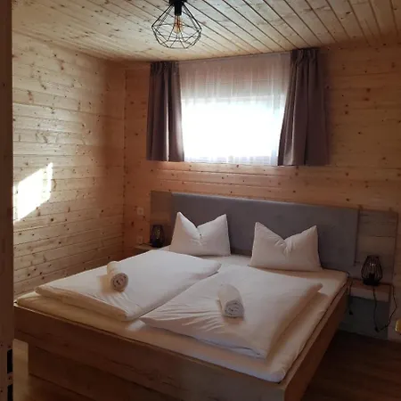 Napsugár Club és Panzió Bed & Breakfast 3*
