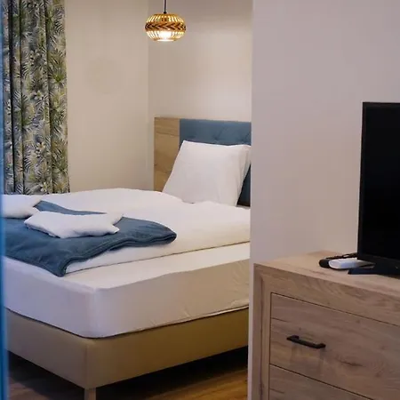 Bed & Breakfast Napsugar Club Es Panzio 2*