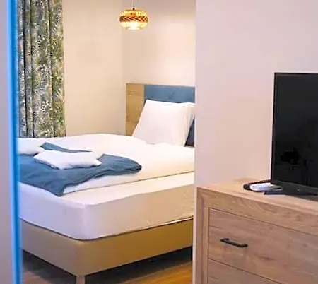 Napsugár Club és Panzió Bed & Breakfast