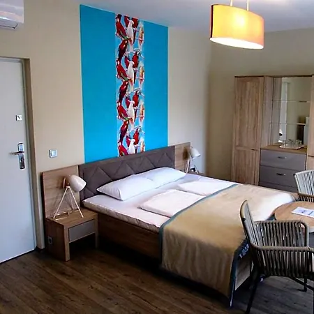 Bed & Breakfast Napsugár Club és Panzió 3*