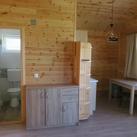 فندق مبيت وإفطار Napsugar Club Es Panzio Fonyód