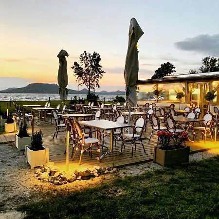Napsugár Club és Panzió Bed & Breakfast 3*